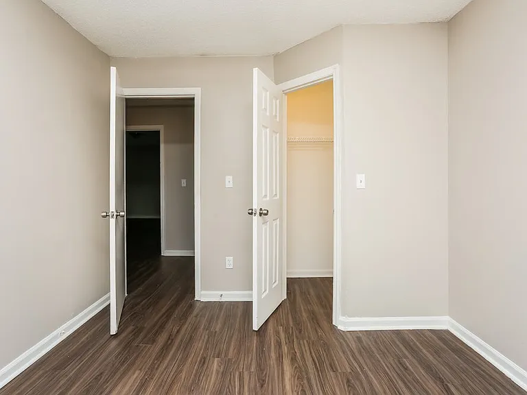 5453 Fox Valley Ln — Photo 12