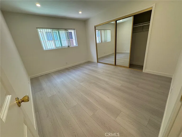 580 W Stocker St #8 — Photo 8