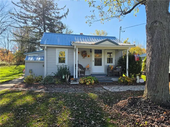 2 Curtis St, Port Byron, NY 13140