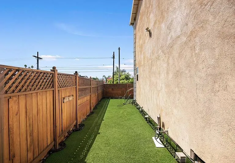 1686 S Rimpau Blvd — Photo 7