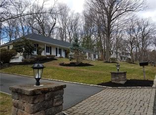 4 Marten Dr, West Nyack, NY 10994