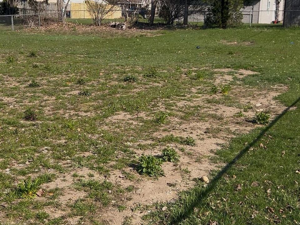2nd image of 200 Plum St