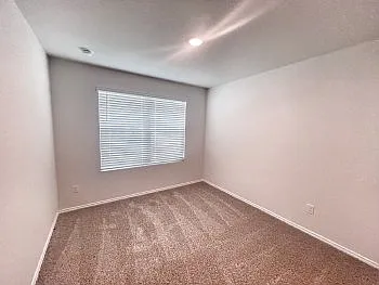 4 bed, 1672 sqft, $1,800 — Photo 3