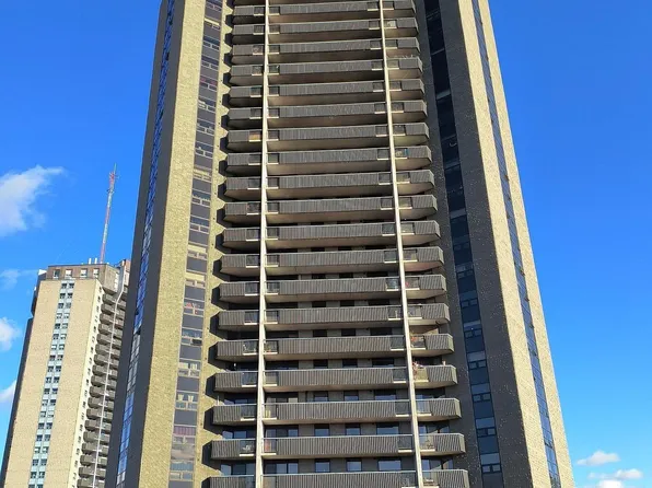 900 Dynes Rd #807, Ottawa, ON K2C 3L6