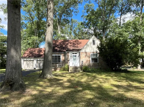 2545 Woodland St NE, Warren, OH 44483