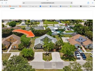151 Crown Dr, Naples, FL 34110