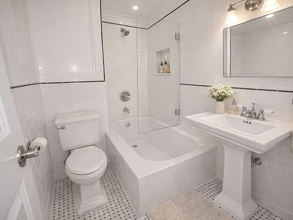5th image of 95 Christopher St APT 3C