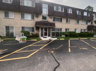 8814 Briar Ct Unit 3C, Des Plaines, IL 60016