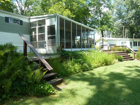 8115 Topinabee Dr, Montgomery, MI 49255