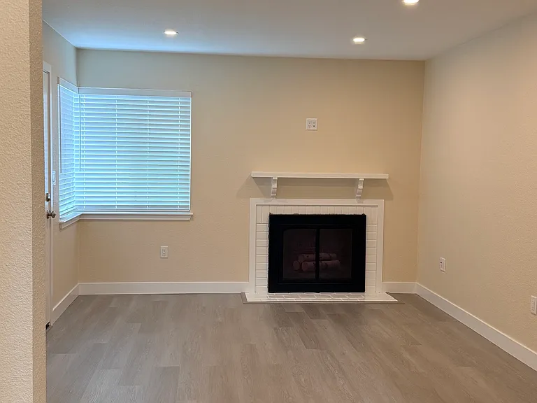 482 Dover Way #482 — Photo 6