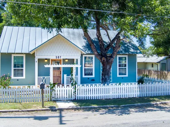 507 High St, Comfort, TX 78013
