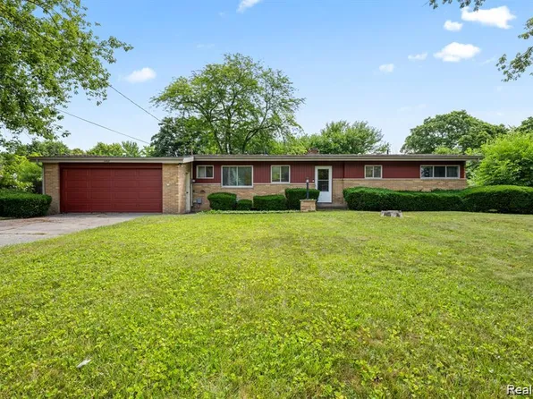 1468 Sauk Ln, Saginaw, MI 48638