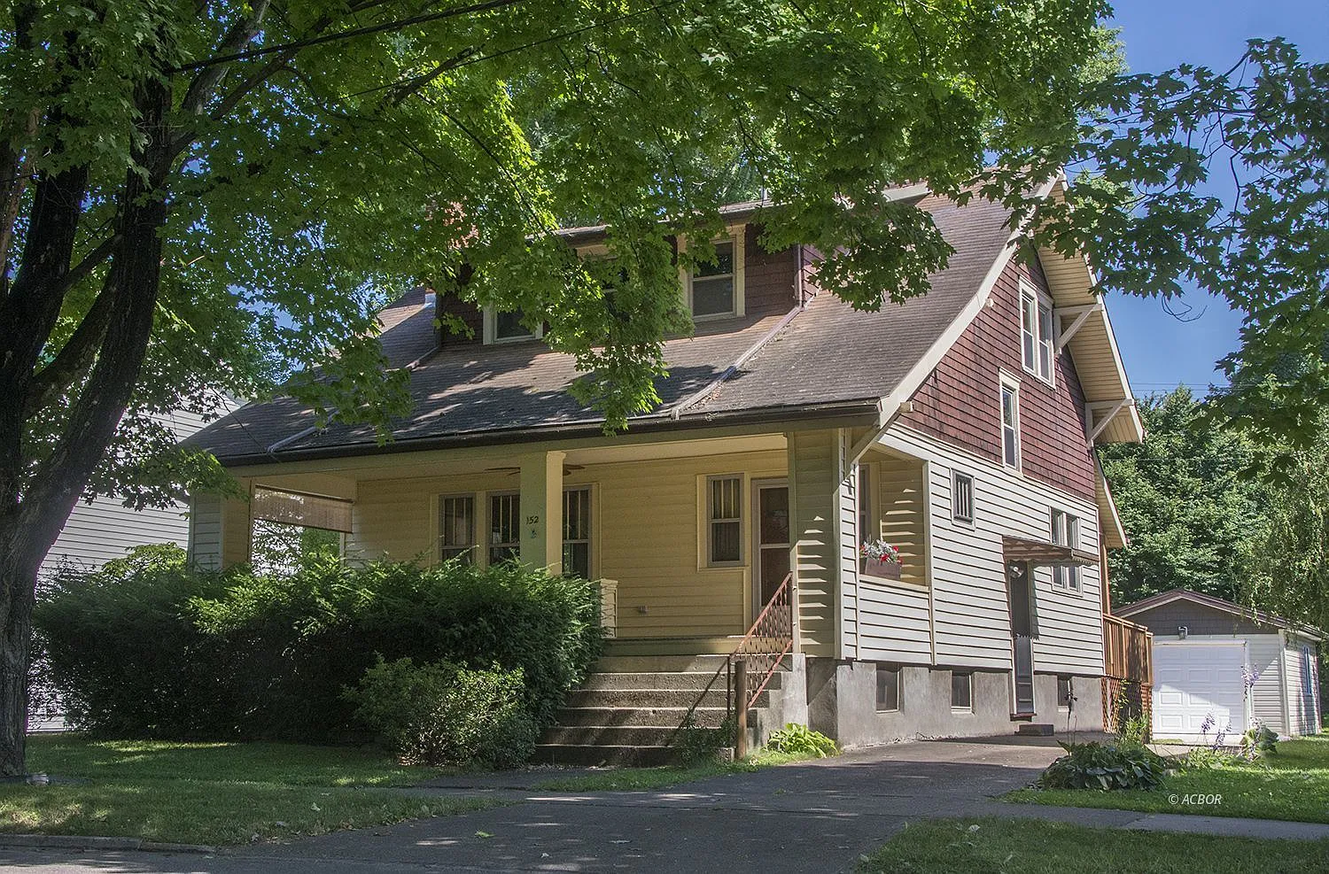 152 Morris Ave photo 1