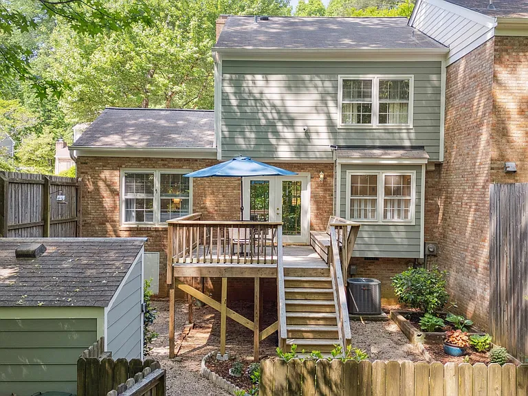 107 Barbary Ct — Photo 33