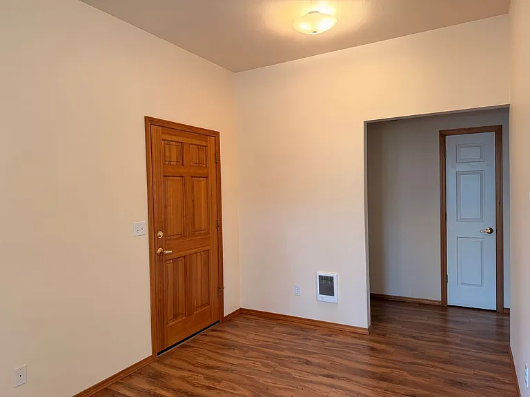2551 NE Ravenwood Dr — Photo 7