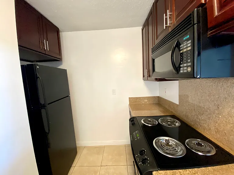 1543 N Bronson Ave #310 — Photo 9