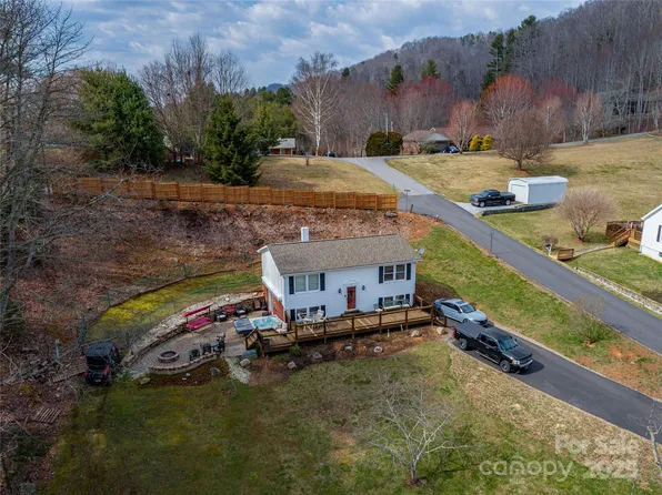 105 Byrd St, Burnsville, NC 28714