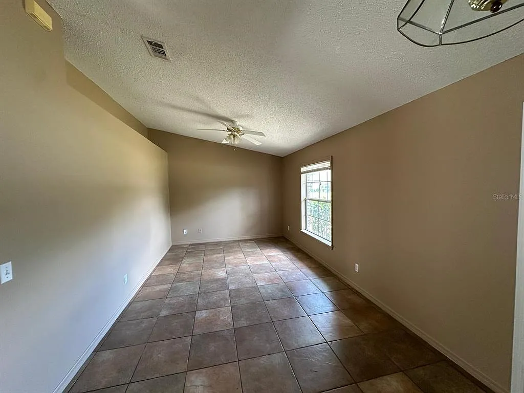 3 bed, 2.0 bath, 2028 sqft, $2,100 — Photo 4
