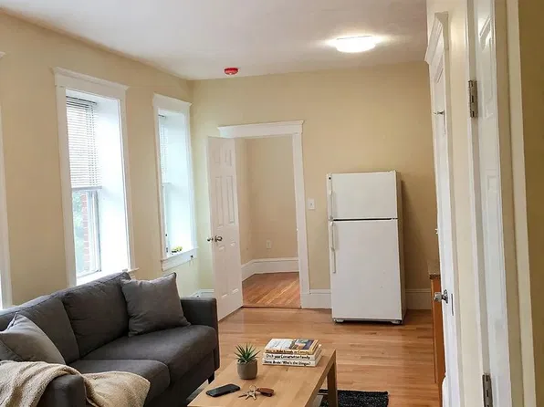 887 Huntington Ave, Boston, MA