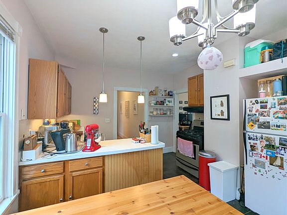 4th image of 392 Washington St #1