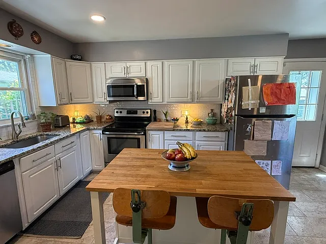 2735 Woodstock Rd — Photo 2