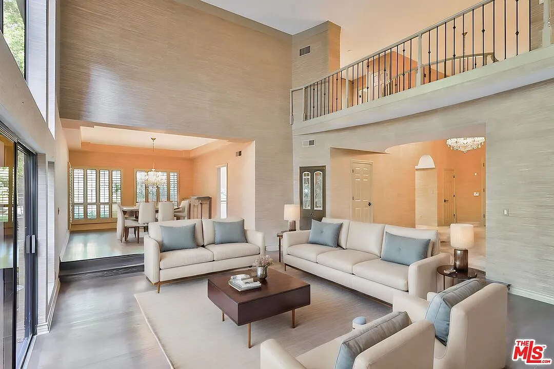 3 bed, 3.0 bath, 4239 sqft, $17,500 — Photo 3