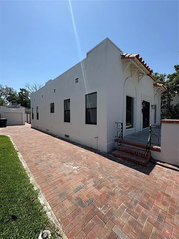Building Photo - 3610 W San Juan St