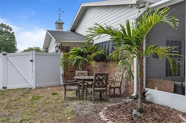 11212 Carrollwood Dr — Photo 48