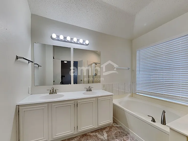 8520 Auburn Dr — Photo 11