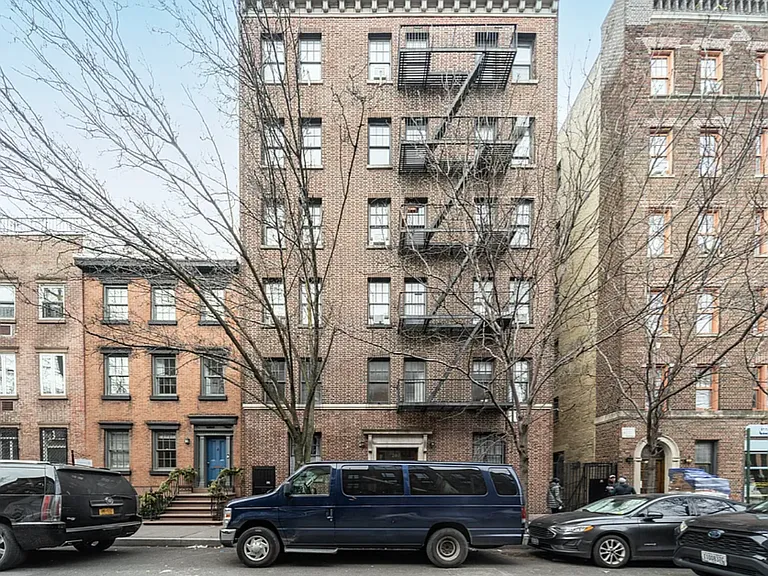 201 W 11th St #2F — Photo 10