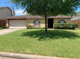 9809 Hummingbird St, La Porte, TX 77571