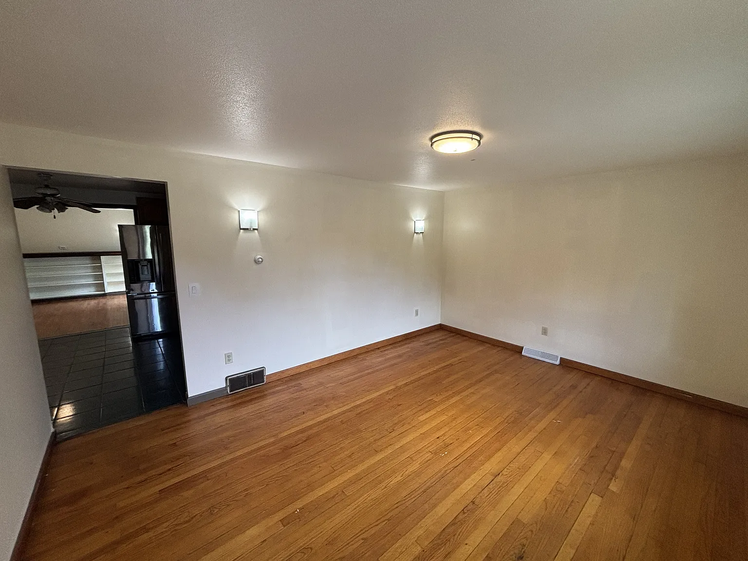 4 bed, 1440 sqft, $3,200 — Photo 4