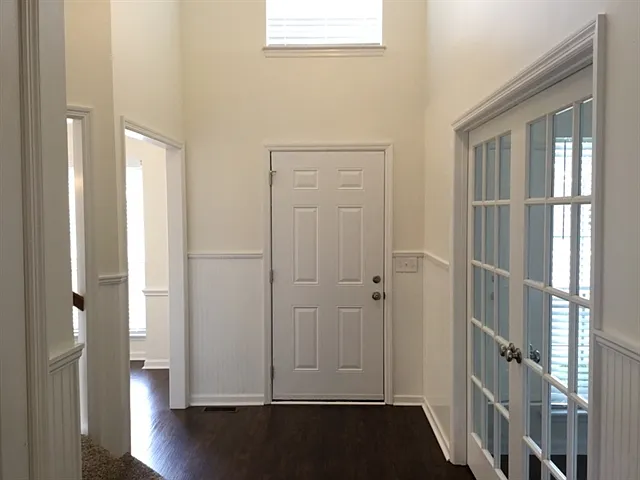 4 bed, 2.5 bath, 2177 sqft, $2,590 — Photo 2