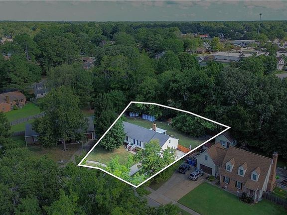 2nd image of 832 Woodrow Ct