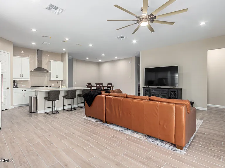 10472 W Adam Ave — Photo 3