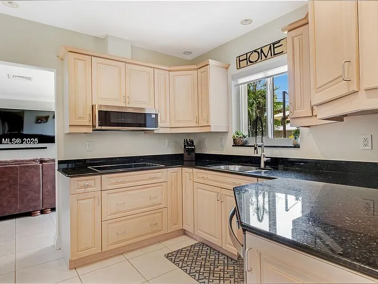 2632 NE 30th St #HOME — Photo 4