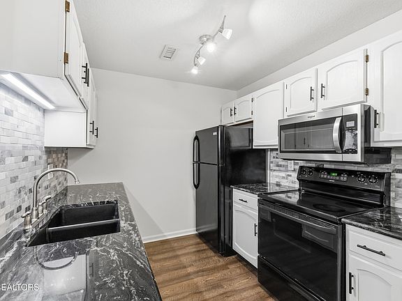 4th image of 9013 Fountain Brook Ln