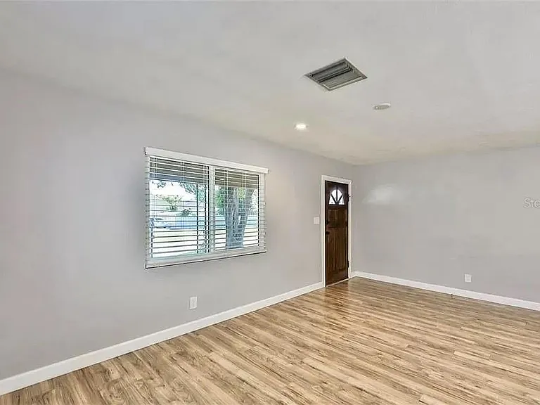 3219 W Leroy St — Photo 18
