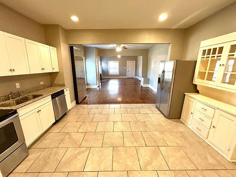502 E Laurel — Photo 11