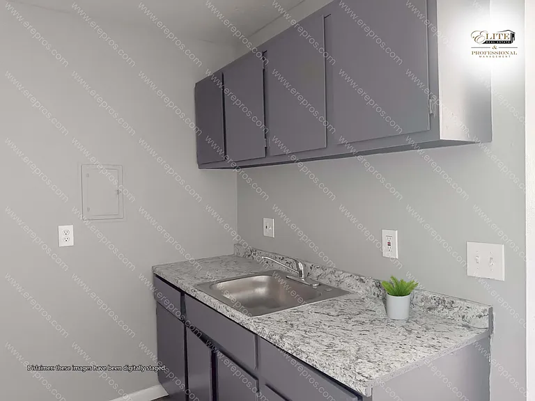 9601 Greenfield Rd — Photo 15