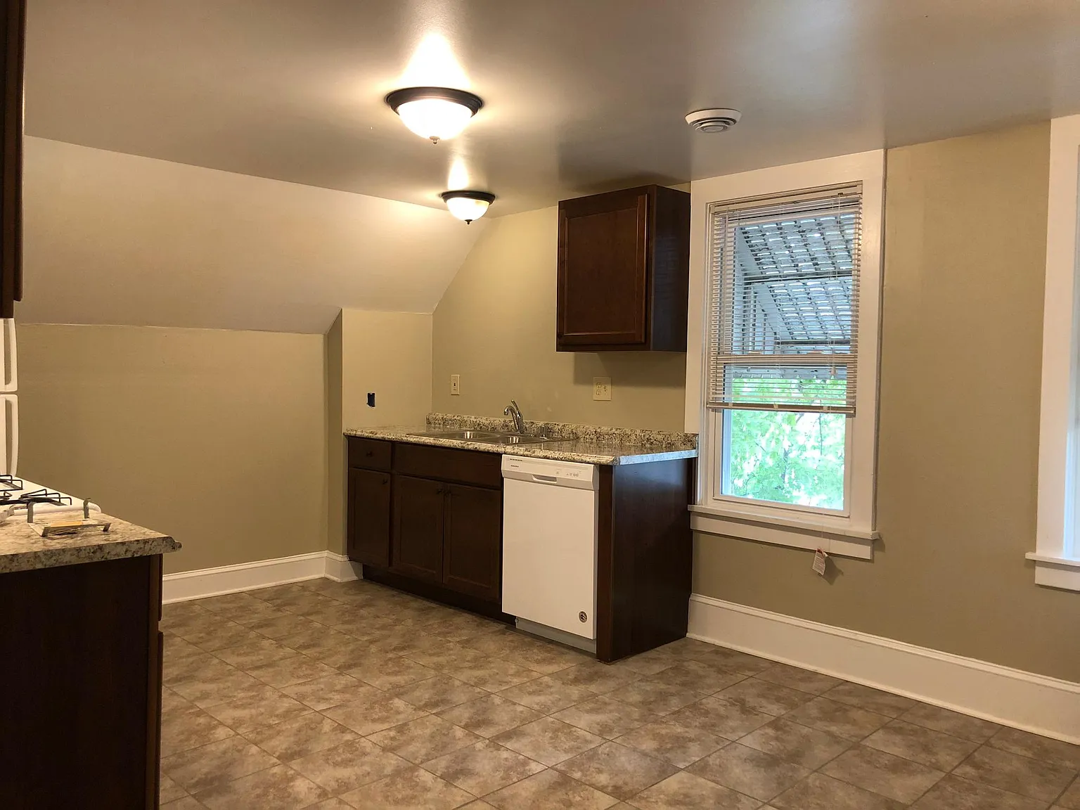 3 bed, 950 sqft, $1,395 — Photo 3