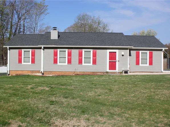 1008 Timberpeg Ct, Lewisville, NC 27023