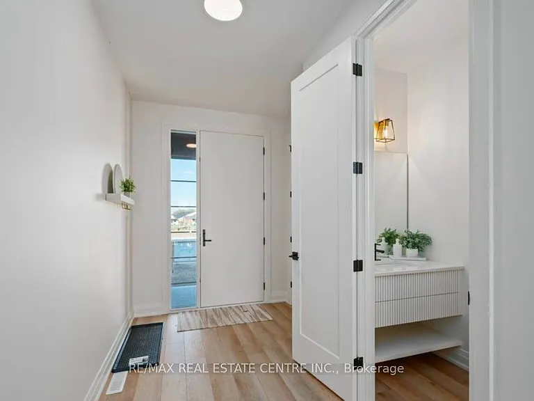 49 Lucas Rd #UPPER ONLY — Photo 2