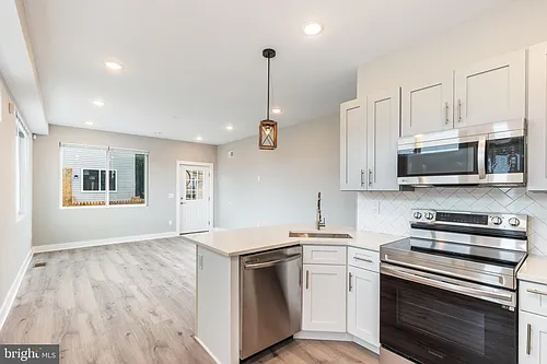 2729 W Glenwood Ave #1 Photo 1