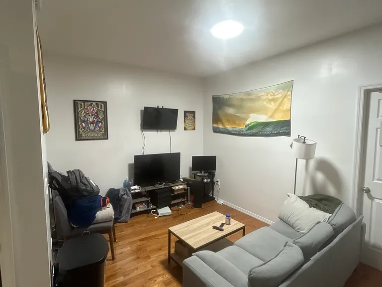 264 E 2nd St #4 — Photo 1