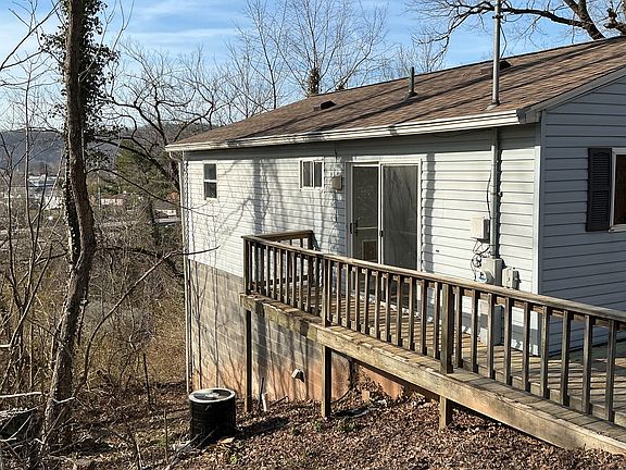 5th image of 1001 Circle Dr