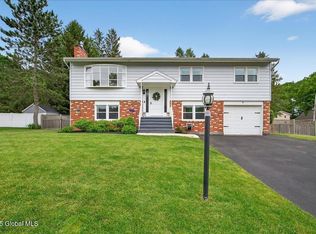 8 Scott Pl, Schenectady, NY 12309