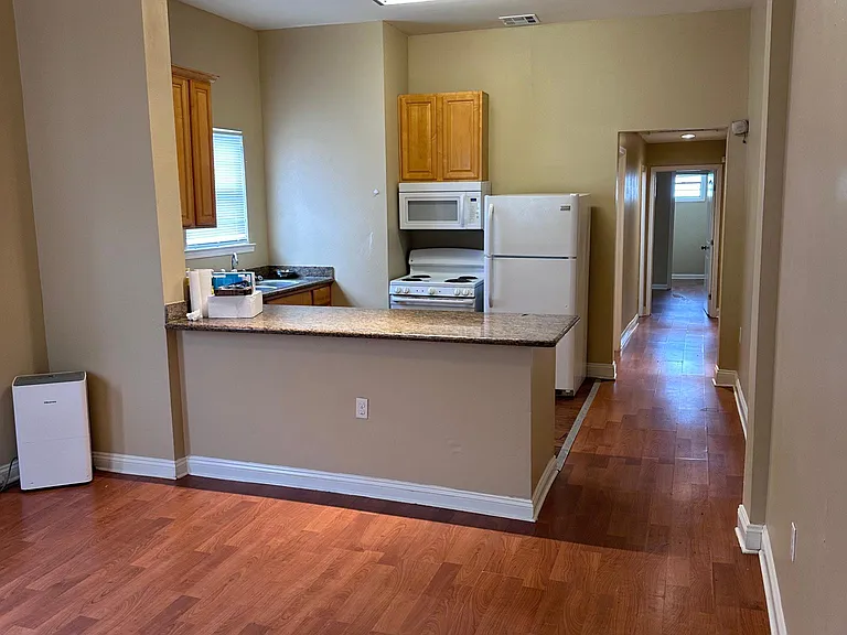 Living room/kitchen