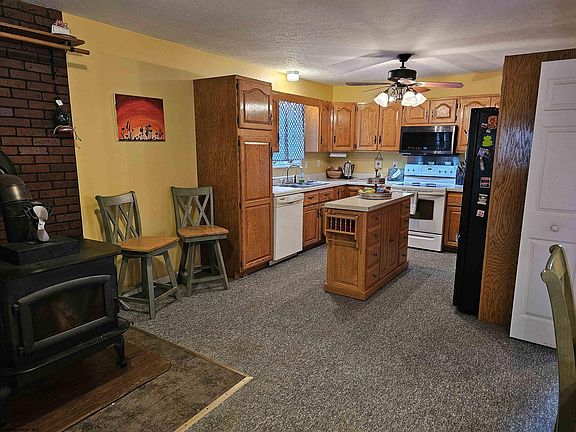 4th image of 47 Miracle Ln
