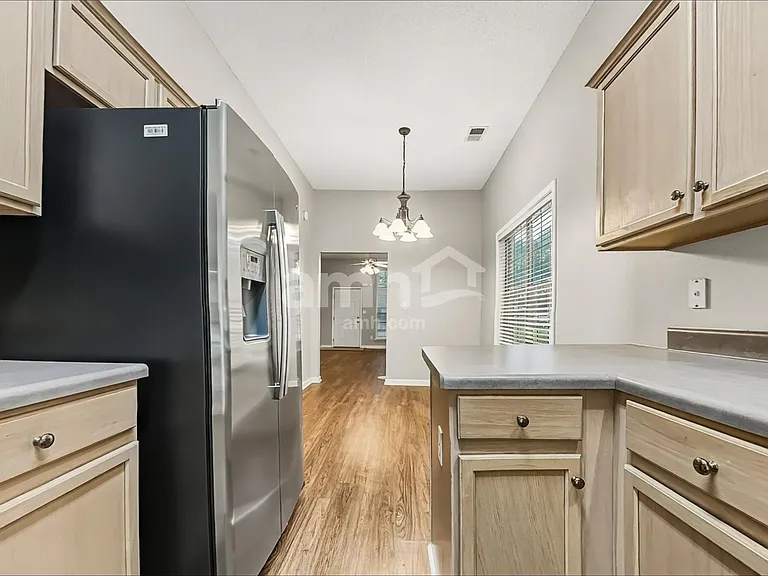 7072 Parkbrook Ln — Photo 3